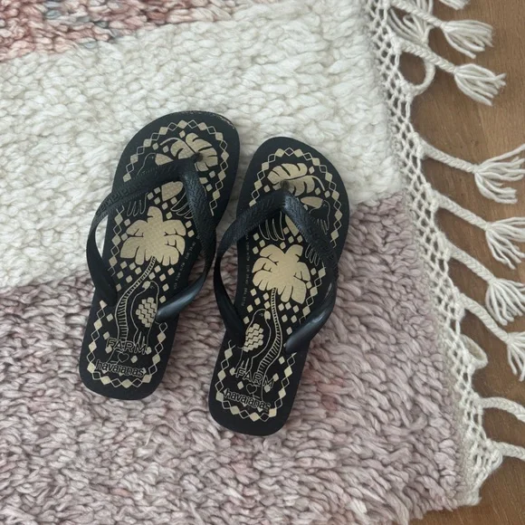 Farm Rio x Haviana’s Flip Flops - Picture 1 of 2